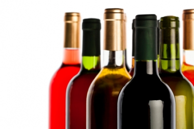 Nuevas adaptaciones nacionales a las normativas comunitarias en sectores como denominaciones de origen e indicaciones geográficas protegidas y productos vinícolas.